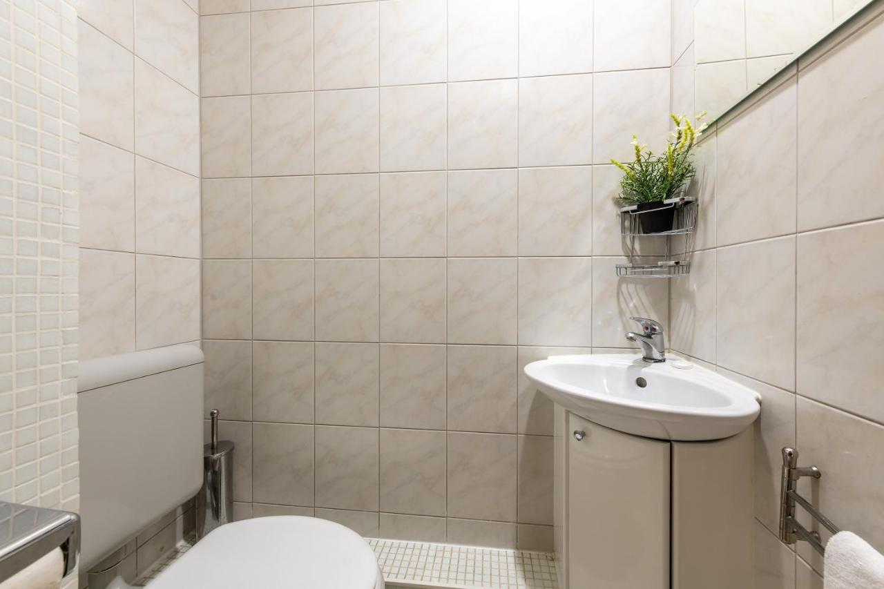 Two Bedroom Apartment For 6 People Варшава Екстериор снимка